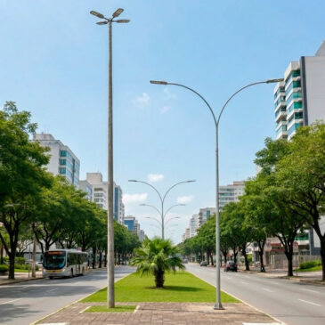 Poste de Iluminação com Braço Curvo ou Reto: Qual Escolher?